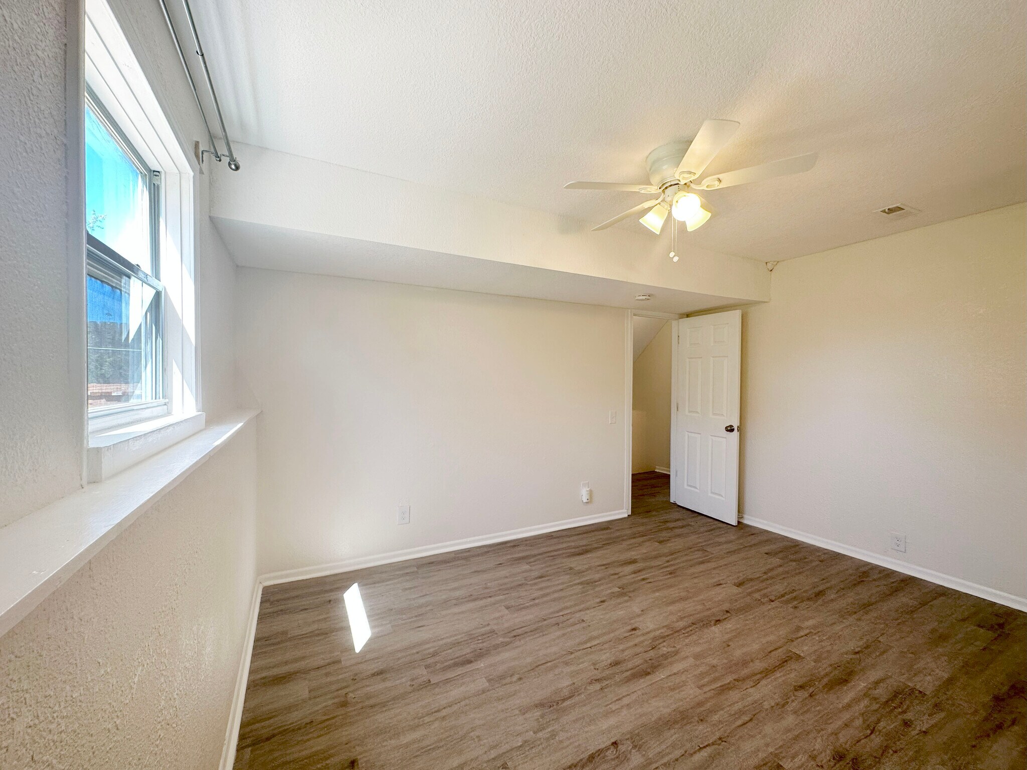 Building Photo - 1417 La Chateau Dr