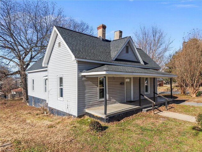 Building Photo - "Charming 4-Bedroom Home in the Heart of Winston-Salem-Pets Welcome Housing Vouchers Accepted!