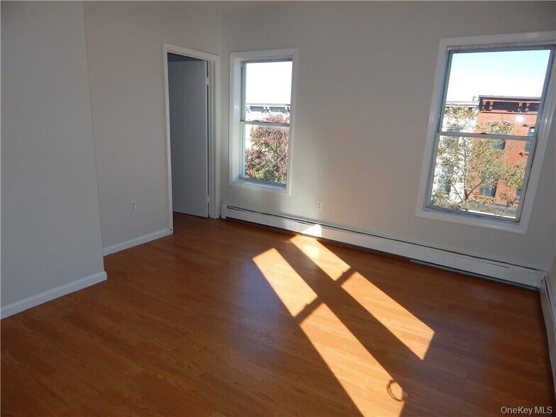 Building Photo - 5 John St