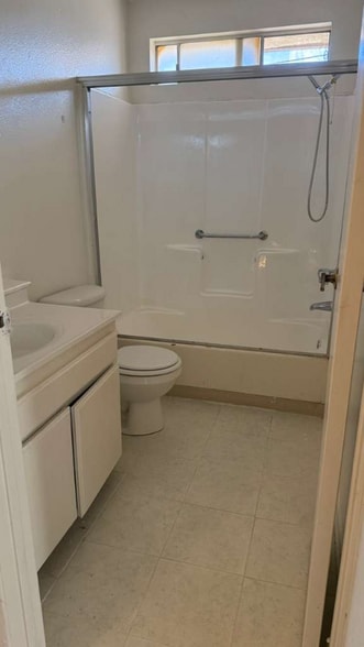 Building Photo - 44133 Beech Ave