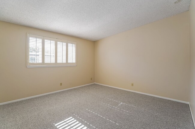 Building Photo - 10612 Rose Cir