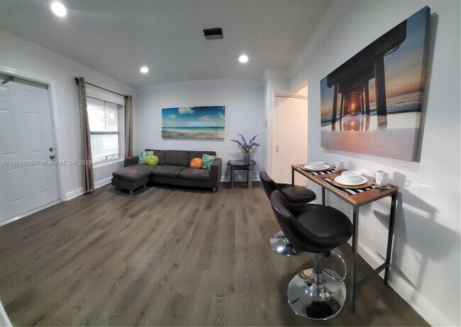 Primary Photo - 1028 S 62nd Ave