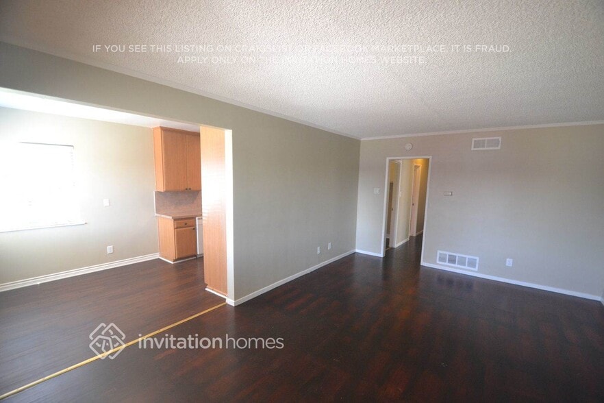 Building Photo - 533 W 224th St