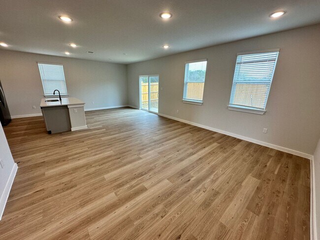 Building Photo - 14607 Emerio Dr