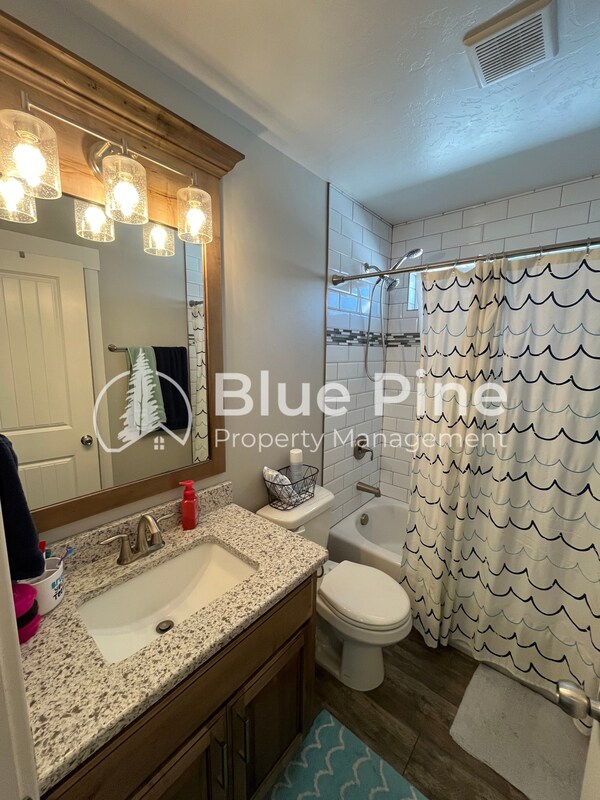 Building Photo - 6028 Fox Run Dr