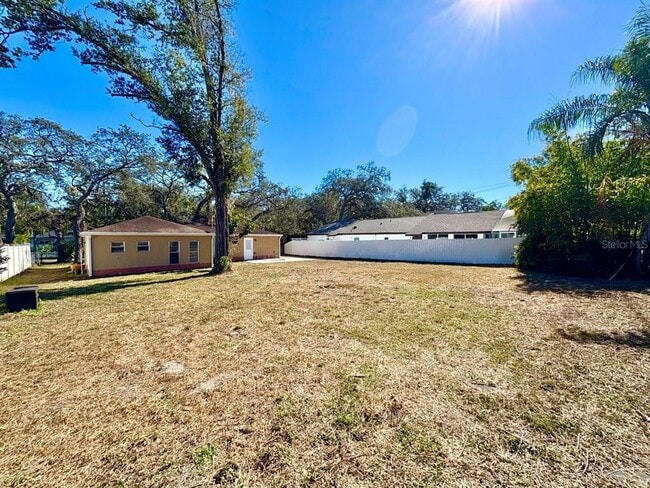 Building Photo - 8904 N Hamner Ave