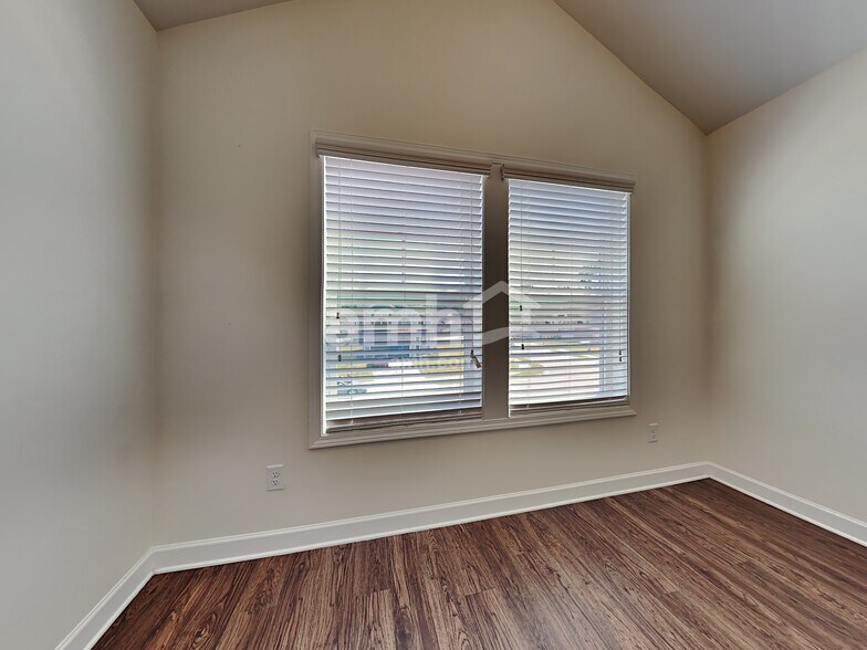 Building Photo - 532 Lateleaf Dr