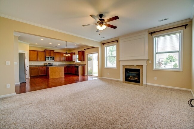 Building Photo - Gorgeous 4/5 BR, 3 BA, 2 Car Garage Home with Fenced Backyard and Large Storage Unit
