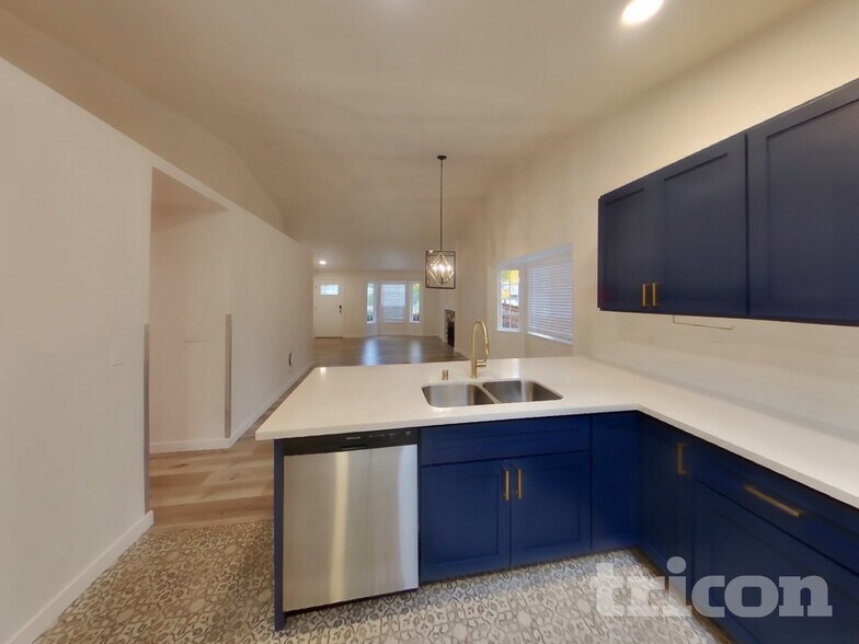 Building Photo - 1602 57th Ave NE