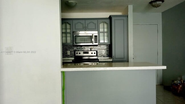 Building Photo - 300 W 74th Pl