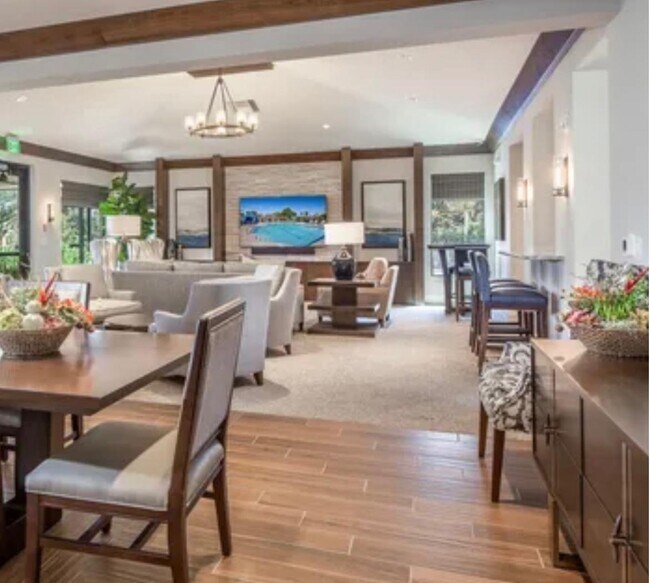 Building Photo - 8139 Las Palmas Way