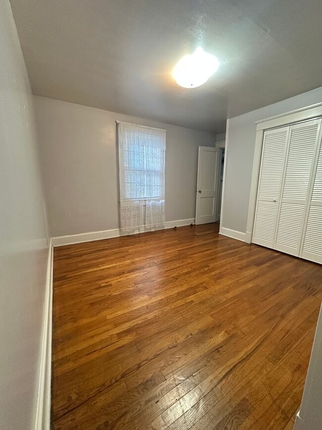 Building Photo - Apartment for Rent in Broadway