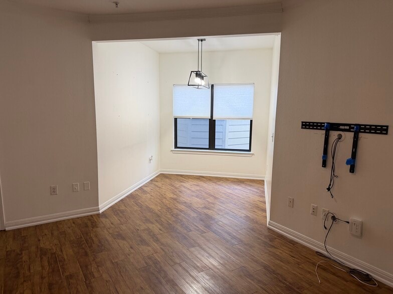 Building Photo - 2502 Leon St