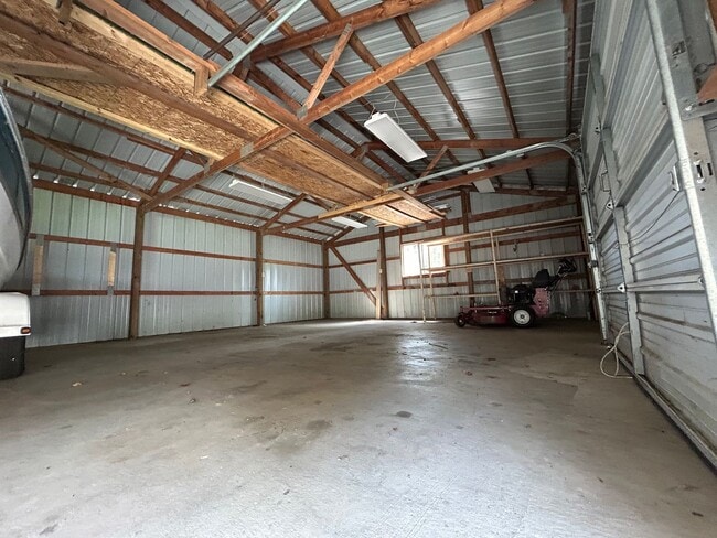 Building Photo - Spacious 3-Bedroom, 2-Bath Home in Middleb...