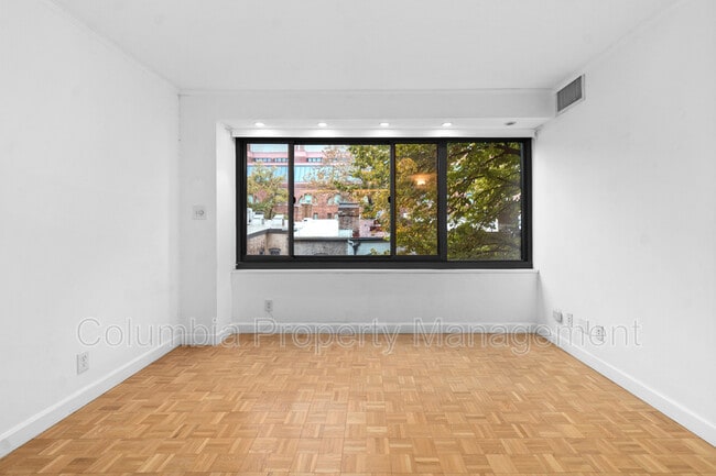 Building Photo - 1077 30th St NW