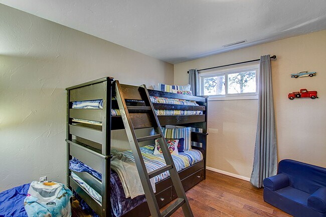 Building Photo - Peaceful 5 bdrm Mountain retreat in Woodla...