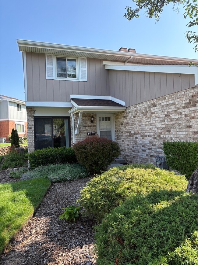 Building Photo - 1127 Hertford Ct