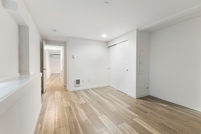 Building Photo - Modern 1BR Apartment in Prime Queen Anne L...