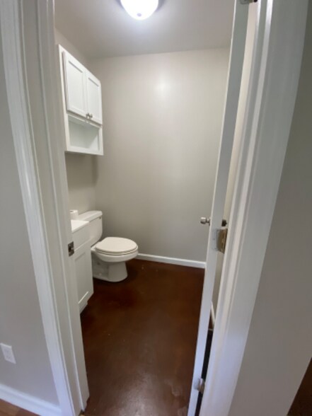 Building Photo - 8233 Baudoin Rd