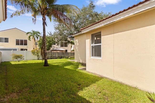 Building Photo - 15250 SW 49th Ct