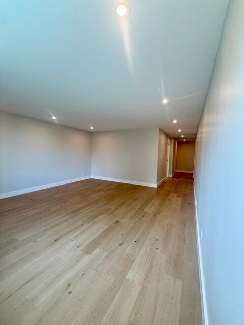 Building Photo - 65 E India Row
