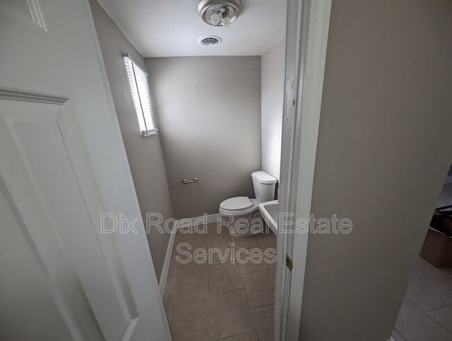 Building Photo - 1047 Lexington Ave