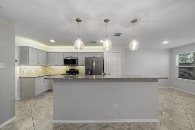 Building Photo - 131 N Villa Oaks Dr