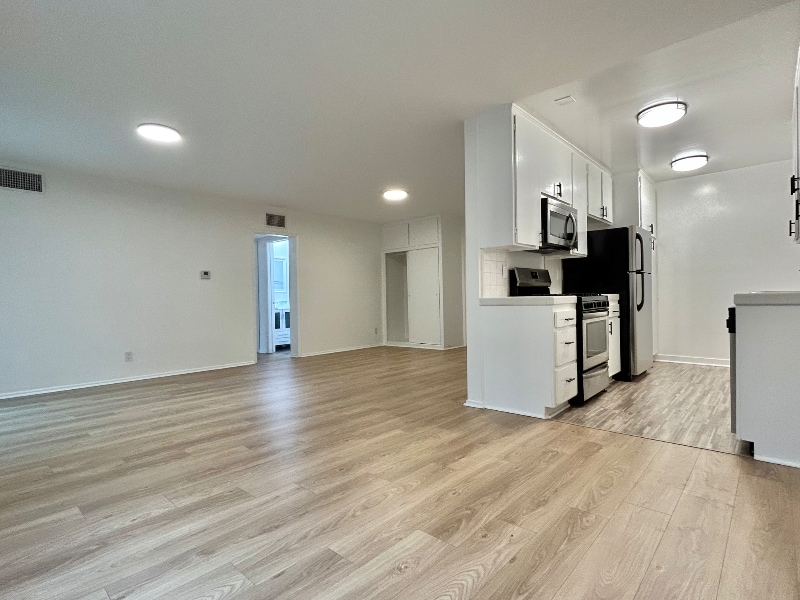 Building Photo - 2038 S Bentley Ave