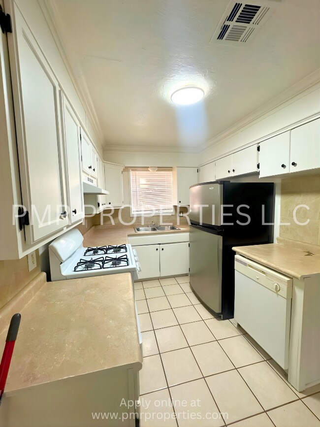 Building Photo - 4 Bedrooms - 1.5 Bathroom House