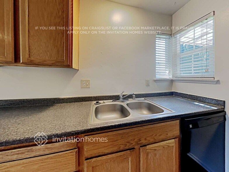 Building Photo - 7913 Samantha Way