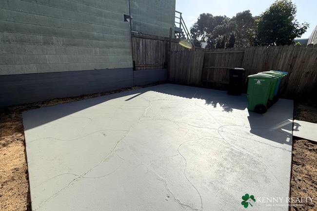 Building Photo - Fully Remodeled 3BR/2BA Home with 2 Car Garage in SF