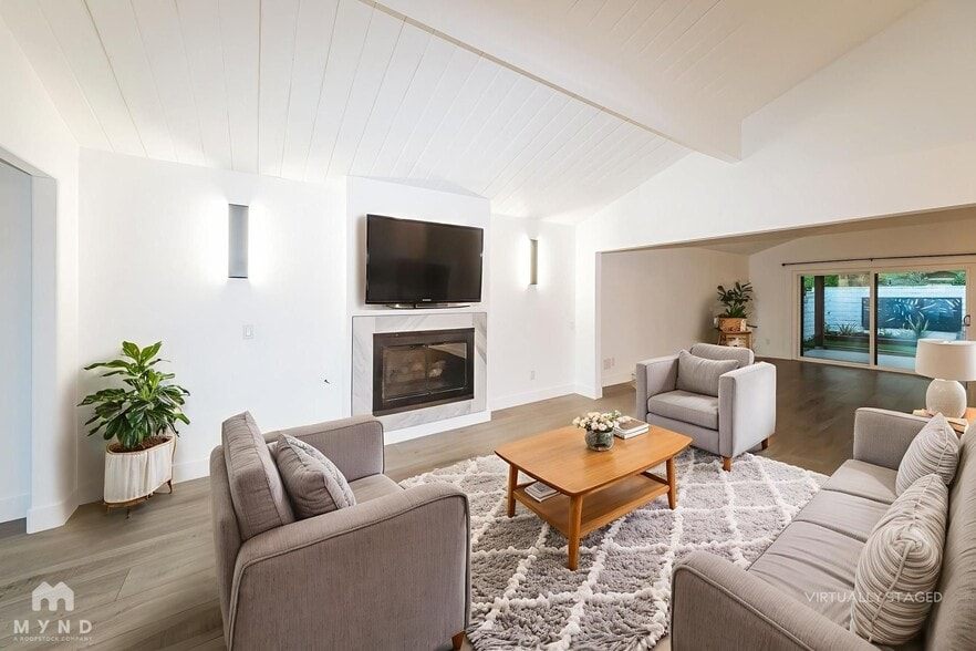 Building Photo - 13942 Mango Dr