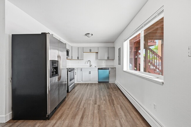 Building Photo - $1,395.95 2-bed, 1-bath, located in Denver with a washer and dryer.