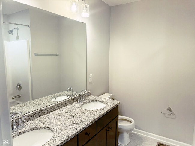 Building Photo - 7882 Villa Cir