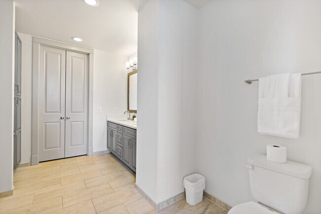 Building Photo - 1585 Anderson Rd