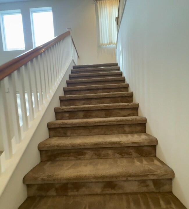 Building Photo - 6 bedroom 4.5 baths in Corona CA