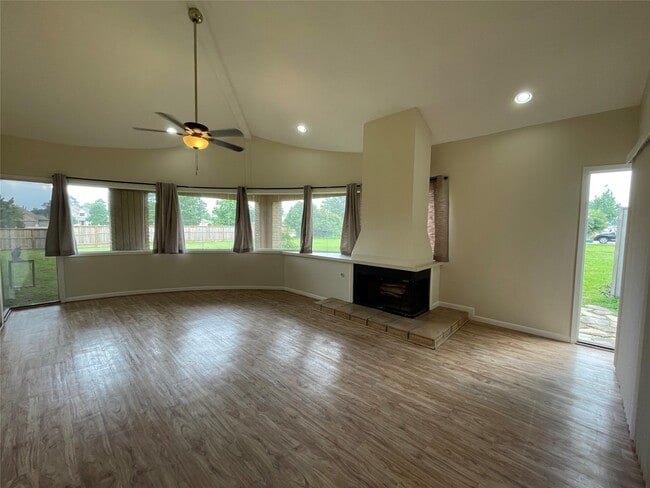 Building Photo - 12 Hallmark Dr