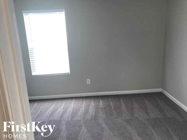 Building Photo - 6914 Lowline Dr