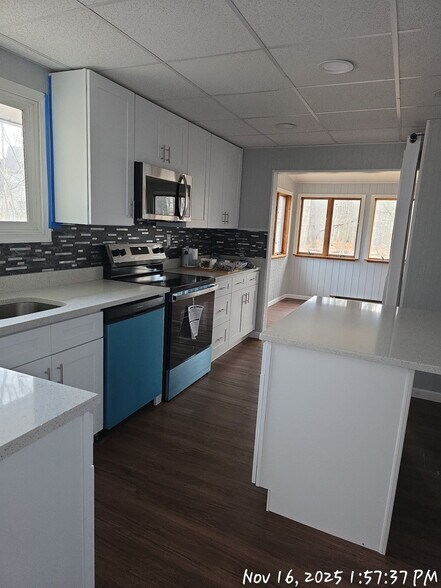 Building Photo - 1010 Eisenhower Way