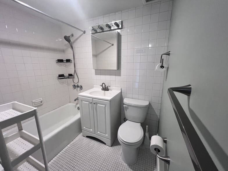 Building Photo - 87 Glenbrook Rd