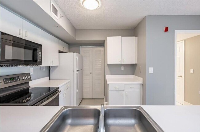 Building Photo - 2600 S University Dr