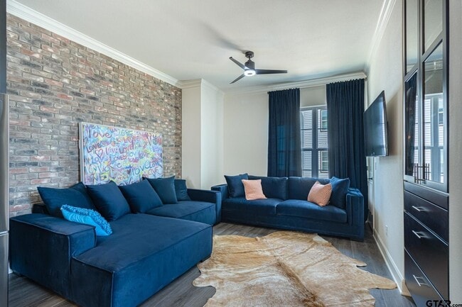 Building Photo - 540 W Erwin St