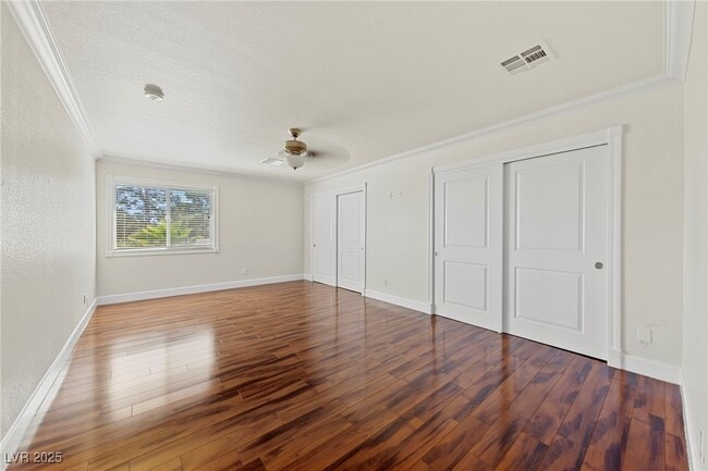 Building Photo - 144 E Robindale Rd