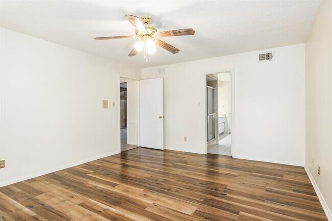 Building Photo - 13618 Jessica Ln