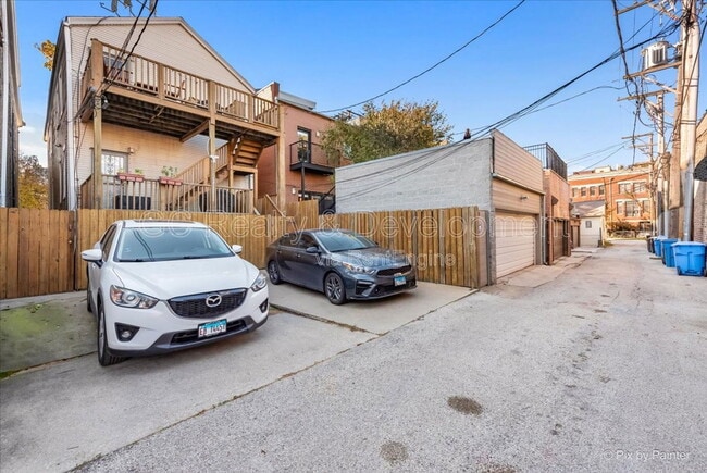 Building Photo - 819 N May St