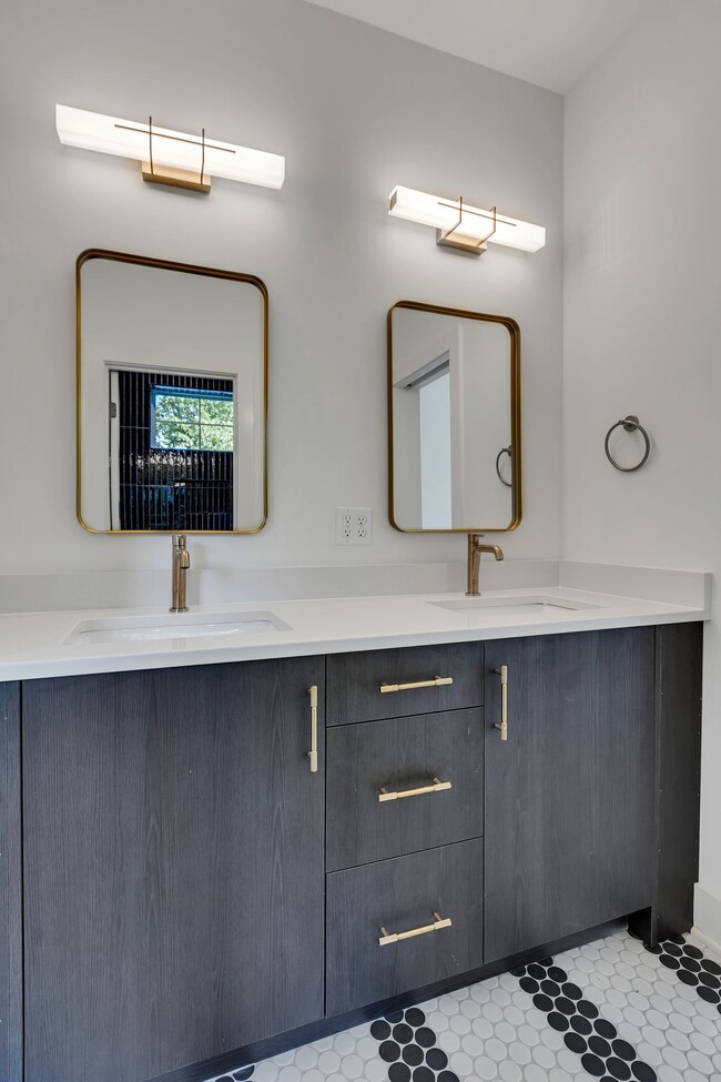 Building Photo - 660 Vernon Ave