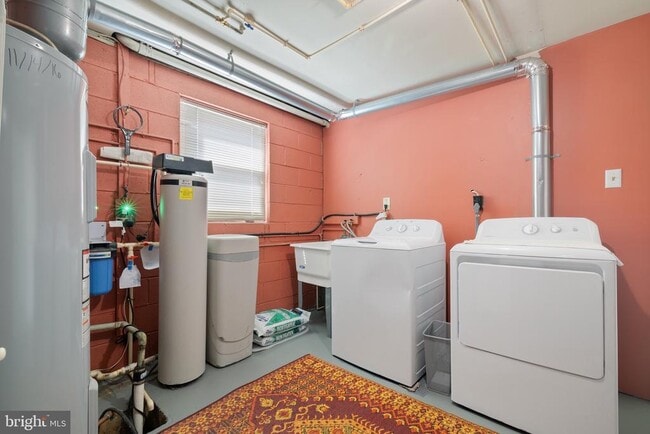 Building Photo - 1032 Pinecrest Dr