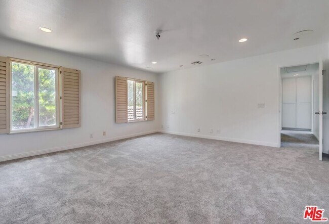 Building Photo - 687 Mt Carmel Dr