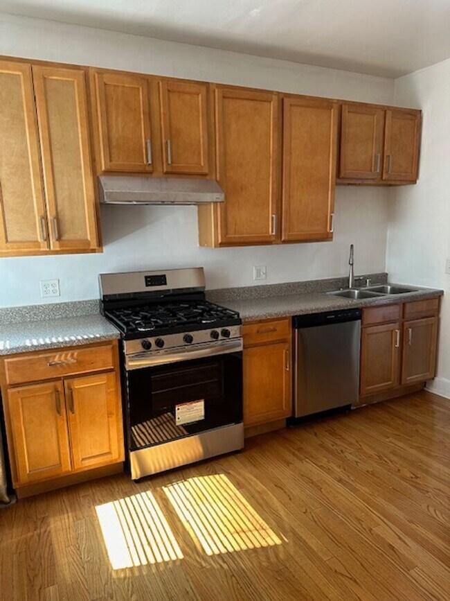 Building Photo - East Edgewater Two Bedroom
