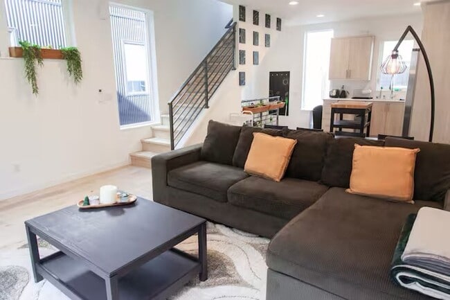 Building Photo - 8819 Midvale Ave N